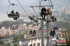 重庆：元旦假期三峡库区沿江小镇旅游升温